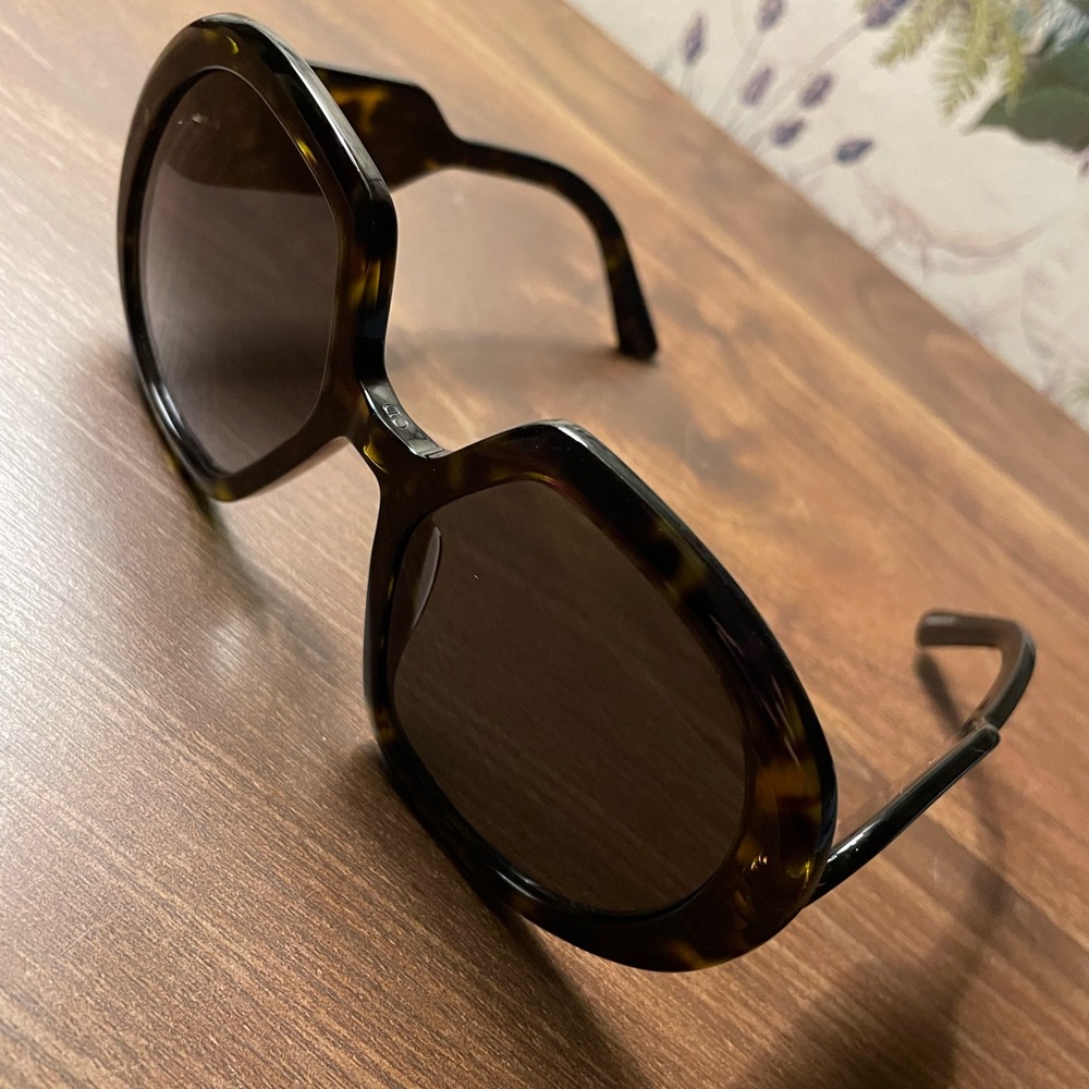 Dior | DiorBobby Oversized Sunglasses in Black Smoke/Tortoiseshell